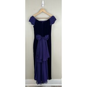 Dave & Johnny Vtg Velvet Gown Dress 90's Purple Slit Rosettes Witchy Sz 4 USA‎